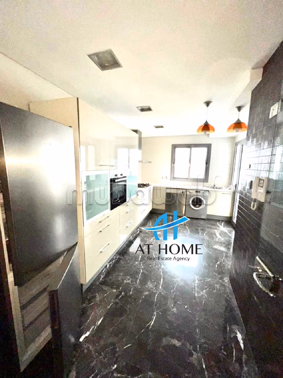 Nu te huur: appartementen in Malabata. 3 Kamers. Beveiligingssysteem en satellietschotel. 