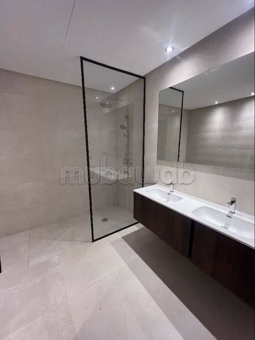 Bellissimo appartamento in affitto a Ain Diab. 3 camere da letto. Ammobiliato