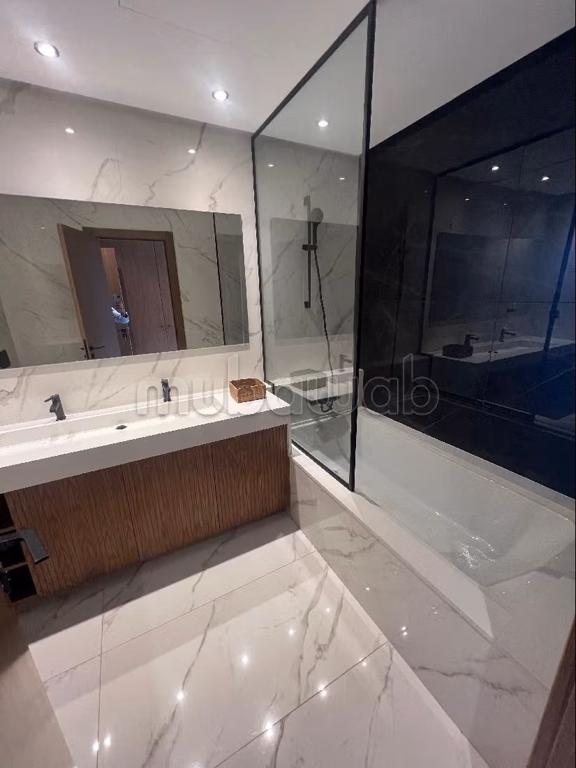 Bellissimo appartamento in affitto a Ain Diab. 3 camere da letto. Ammobiliato