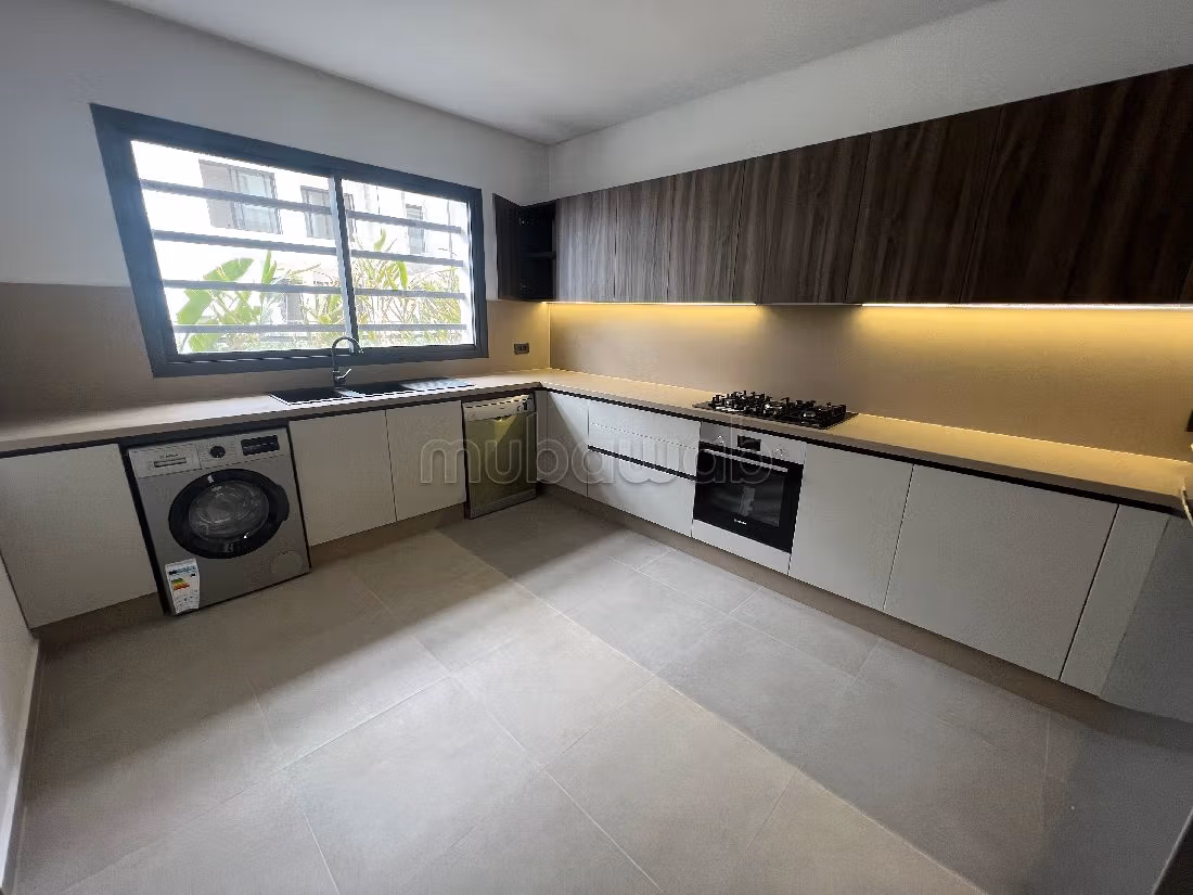 Bellissimo appartamento in affitto a Ain Diab. 3 camere da letto. Ammobiliato