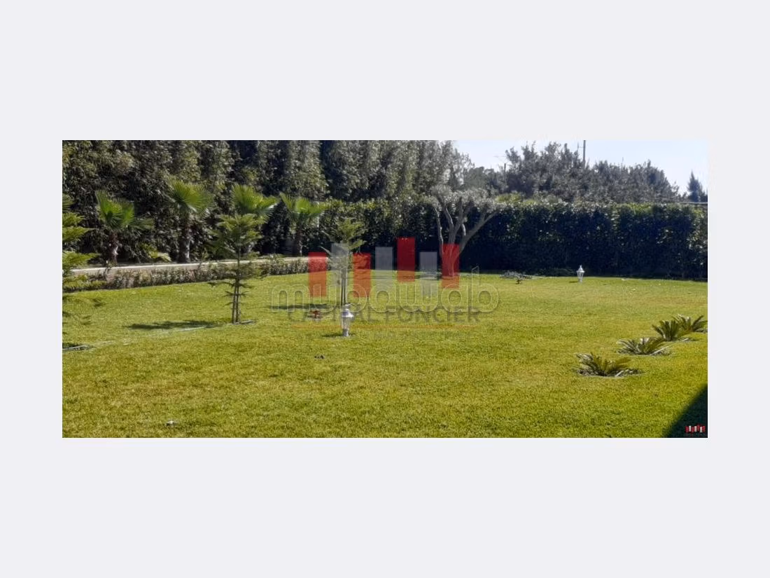 Locale commerciale da acquistare a Port. Superficie 33000 m². 