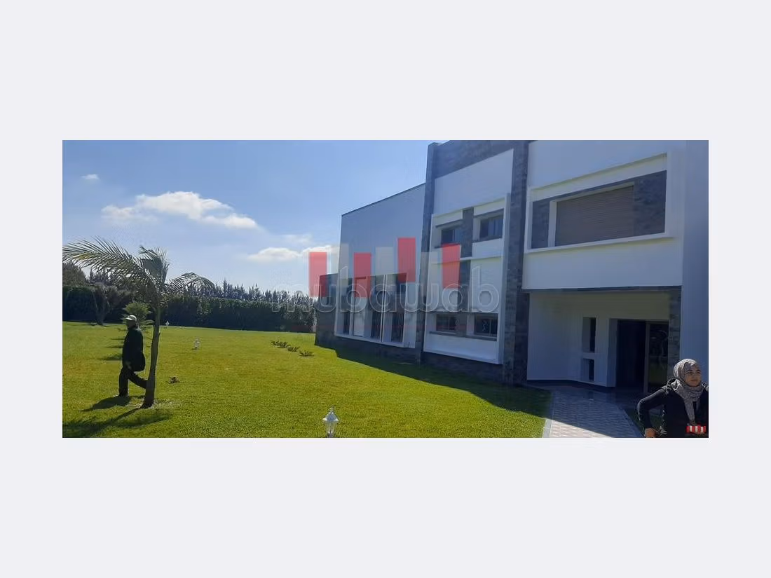 Locale commerciale da acquistare a Port. Superficie 33000 m². 