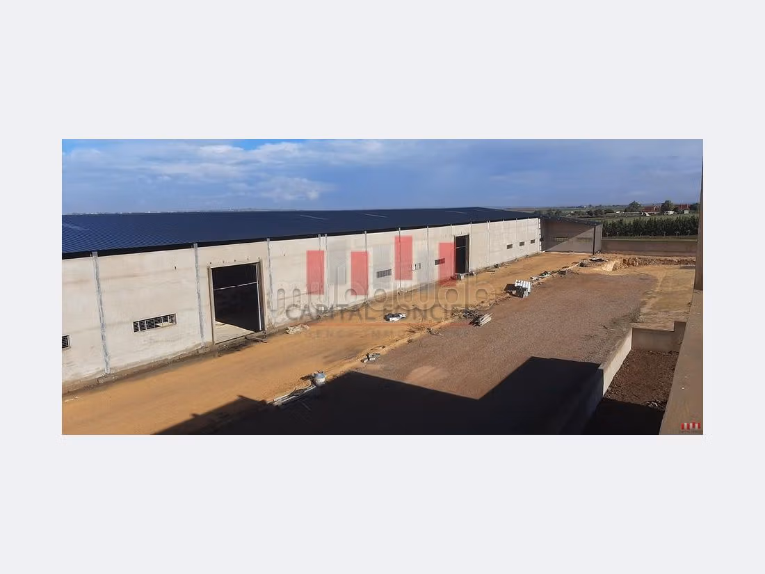 Locale commerciale da acquistare a Port. Superficie 33000 m². 