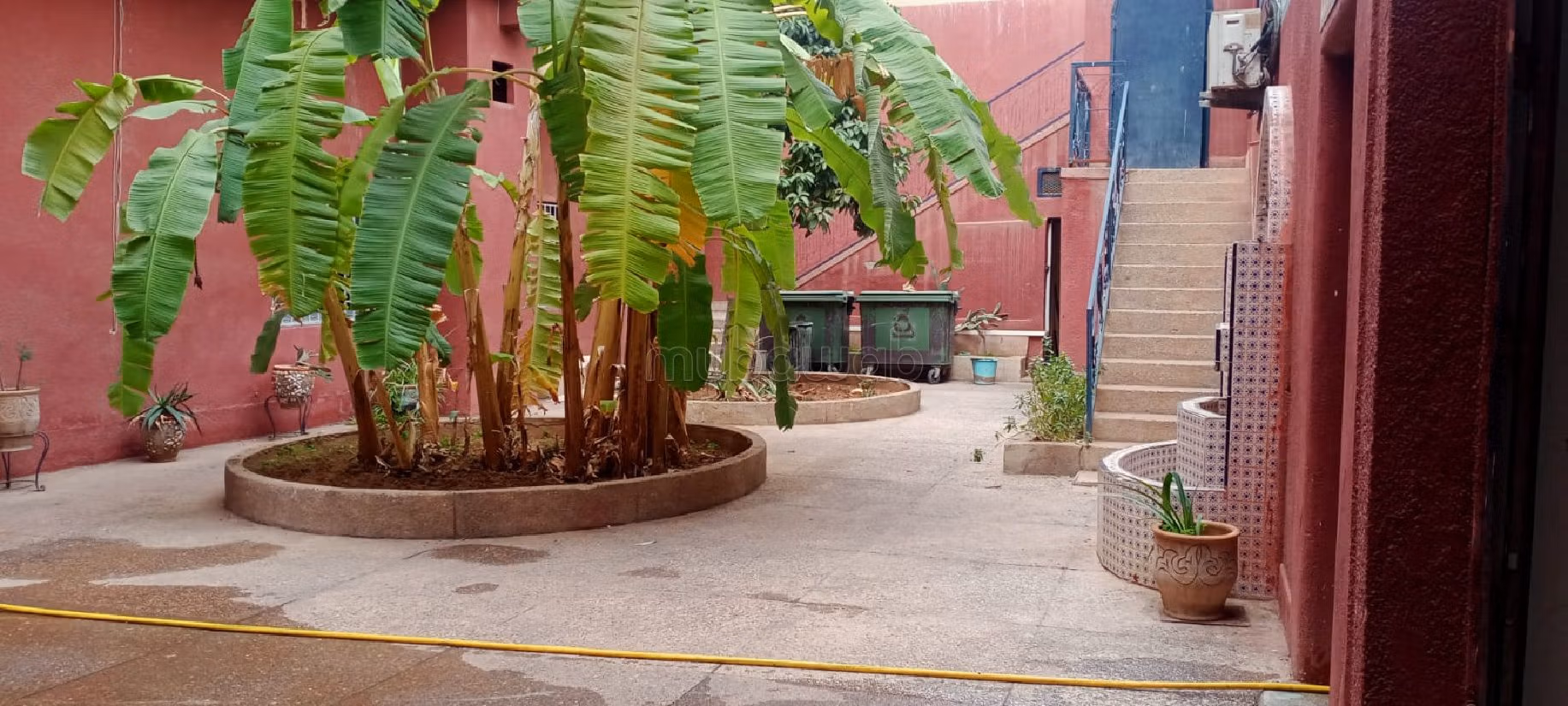 Offices & shops for sale in Sidi Ghanem. Surface area 1125 m². Parking spaces and terrace. 