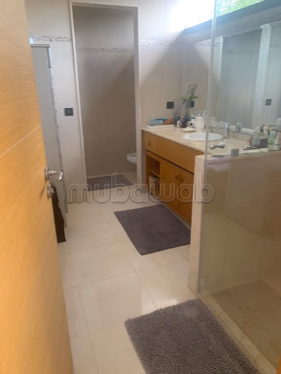 Luxury villa for sale. 11 rooms. caretaker available, air conditioning system. 