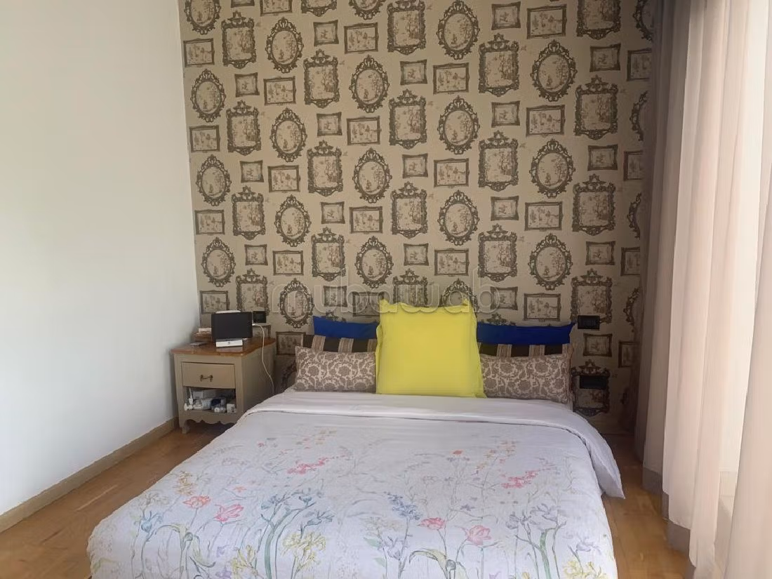 Luxury villa for sale. 11 rooms. caretaker available, air conditioning system. 