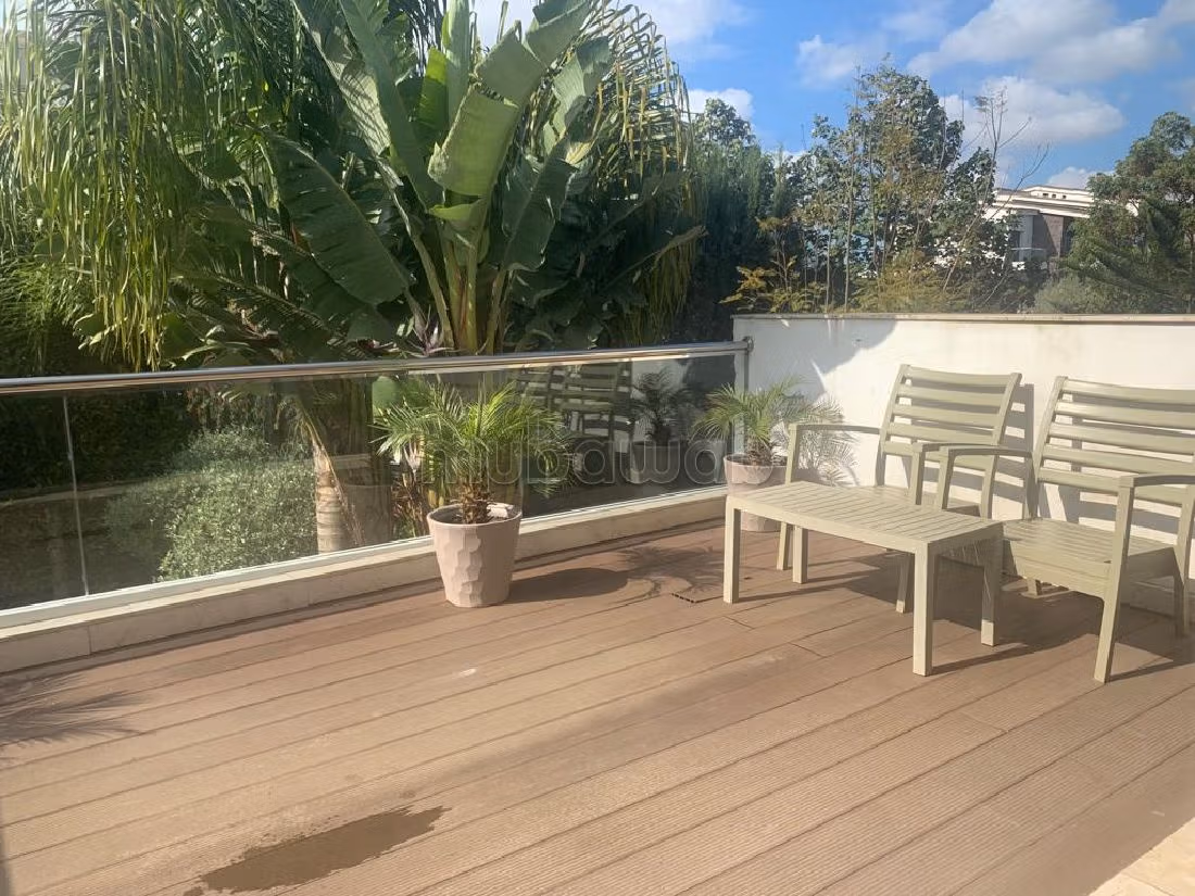 Luxury villa for sale. 11 rooms. caretaker available, air conditioning system. 