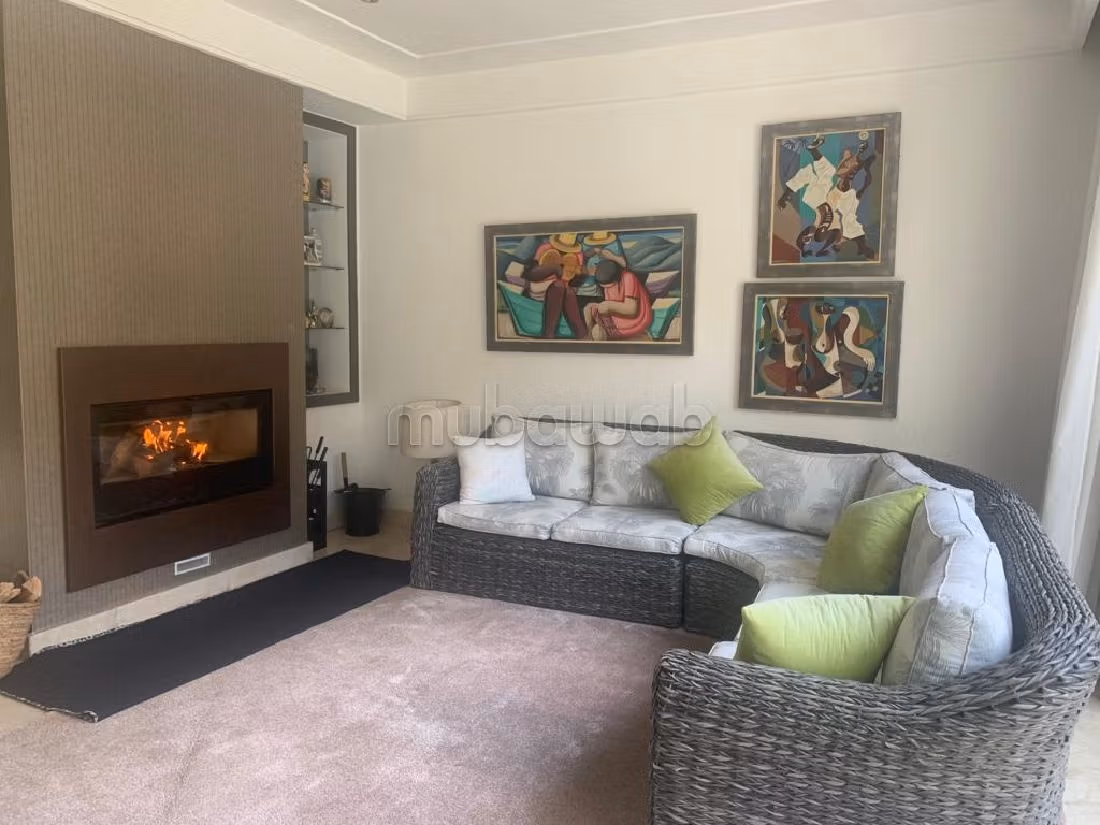 Luxury villa for sale. 11 rooms. caretaker available, air conditioning system. 