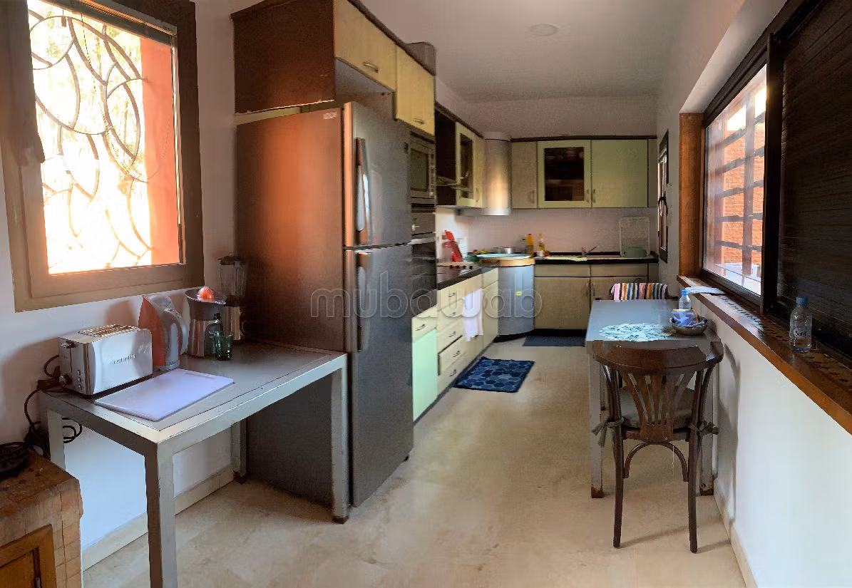 High quality villa for sale in Californie. 7 lovely rooms. With Lift, Balcony. 