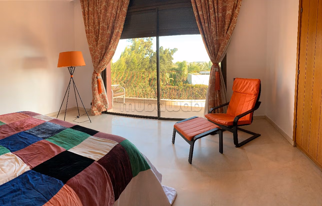 High quality villa for sale in Californie. 7 lovely rooms. With Lift, Balcony. 