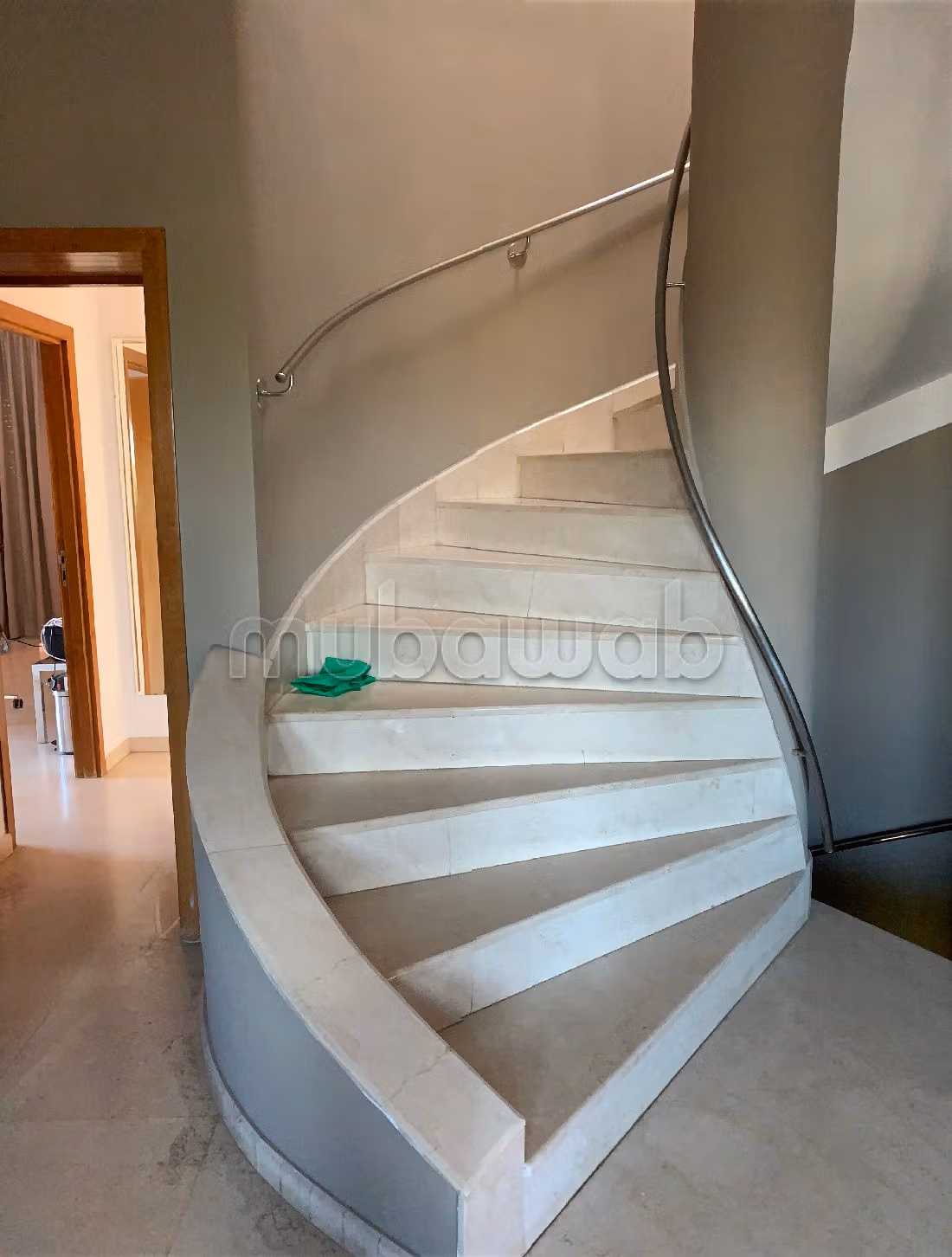 High quality villa for sale in Californie. 7 lovely rooms. With Lift, Balcony. 