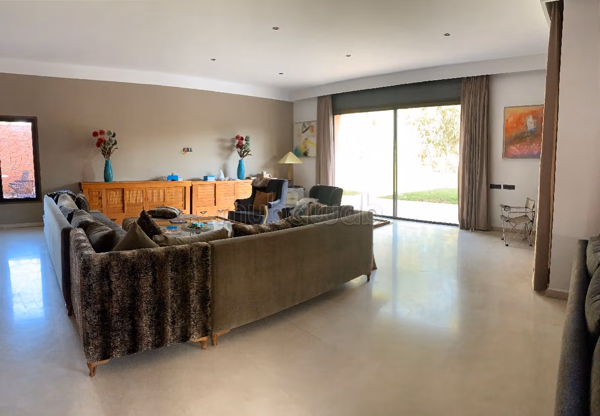 High quality villa for sale in Californie. 7 lovely rooms. With Lift, Balcony. 