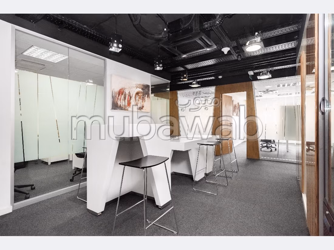 Oficinas en alquiler en Centre Ville. Dimensión 10 m². Bien decorado. 