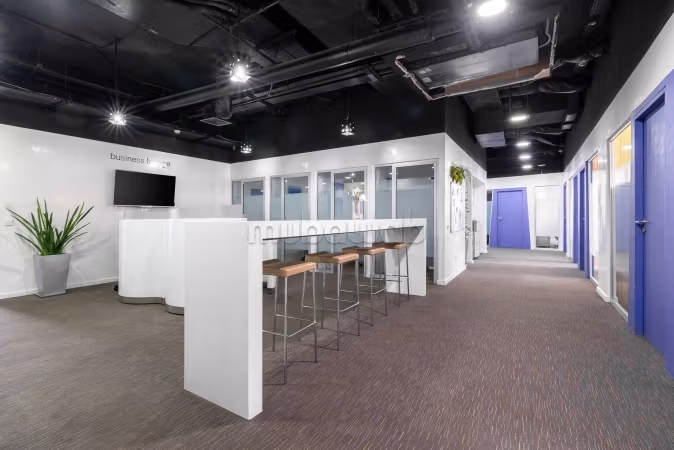 Kantoorruimte te huur in Sidi Maarouf. Oppervlakte 10 m². Conciërgeservice en airconditioning
