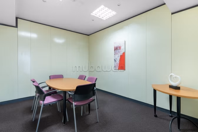 Nu te huur: kantoorruimte in Roches Noires. Oppervlakte 45 m². Conciërgeservice en airconditioning