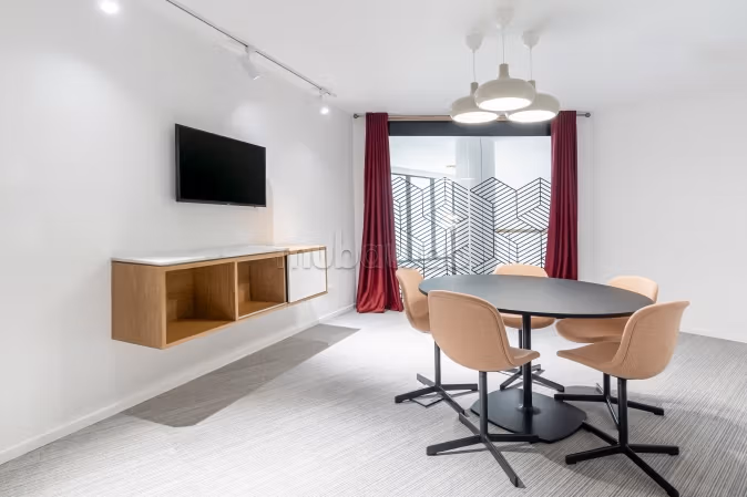 Kantoorruimte beschikbaar in Anfa. Totale oppervlakte 45 m². Gemeubileerd. 