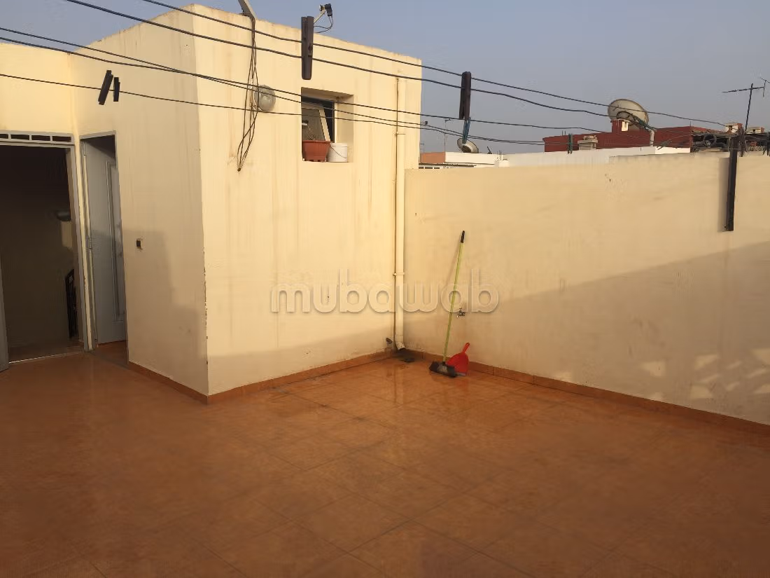 Superbe appartement à vendre à Hay Houda. 4 grandes pièces. Parabole