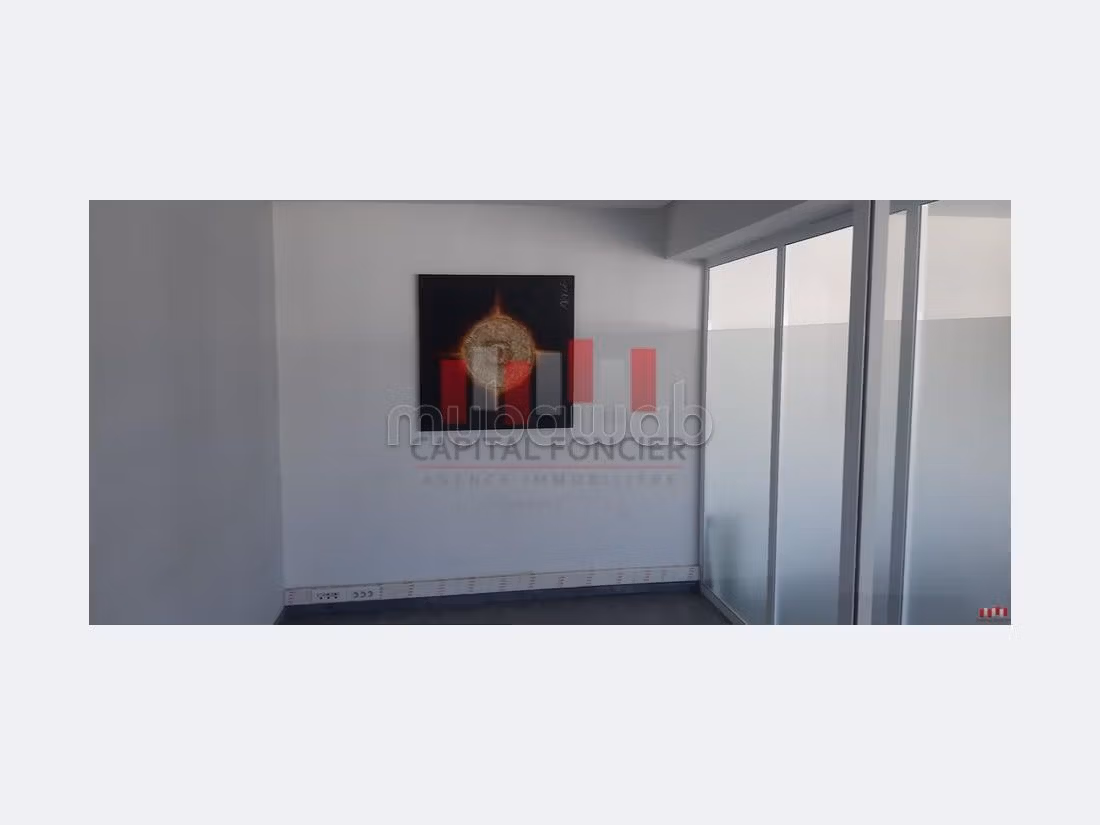 Nu huren: kantoorruimte in Port. Oppervlakte 300 m². 