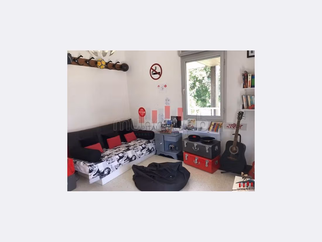 Luxury villa for rent. 4 rooms. Parking spaces. 