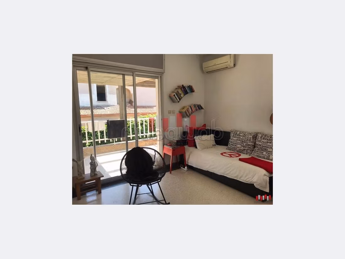 Luxury villa for rent. 4 rooms. Parking spaces. 