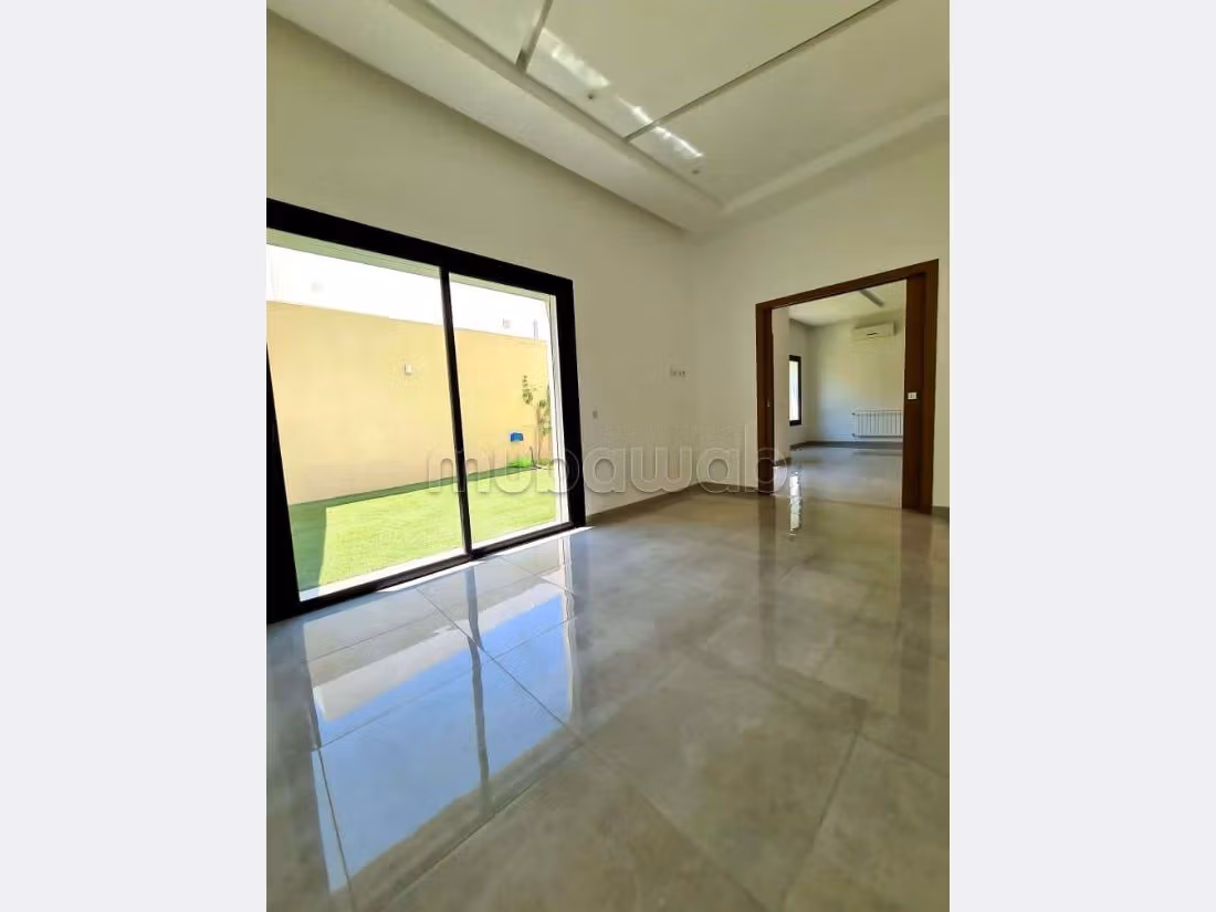 Affitto di un bellissimo appartamento a La Marsa. Superficie di 250 m². Splendido giardino e comodo posto auto