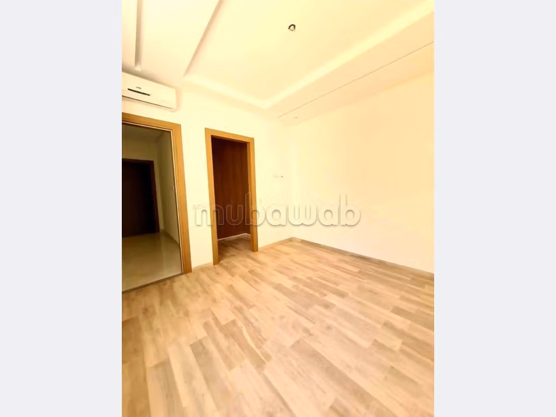 Affitto di un bellissimo appartamento a La Marsa. Superficie di 250 m². Splendido giardino e comodo posto auto