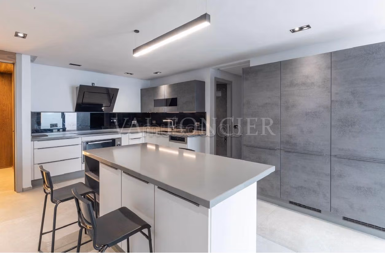 Location Exceptionnel appartement meublé 291m2 avec terrasse et vue sur mer La Corniche, Casablanca