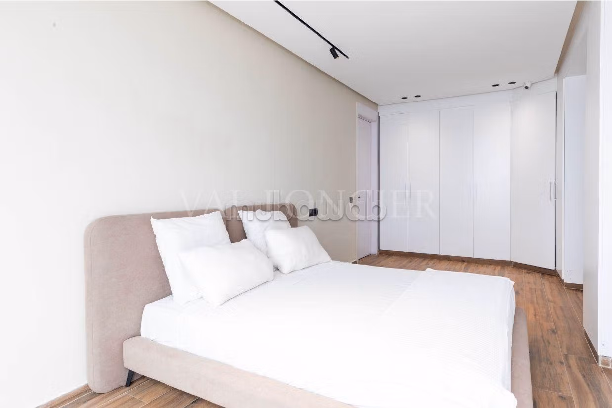 Location Exceptionnel appartement meublé 291m2 avec terrasse et vue sur mer La Corniche, Casablanca