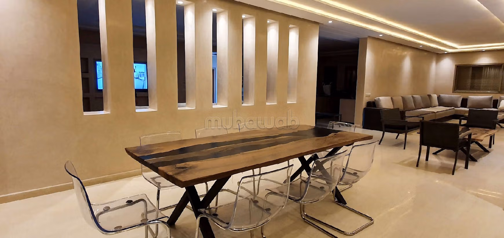 منزل فخم للبيع طريق فاس ب. 5 غرف. أماكن وقوف السيارات وشرفة. 