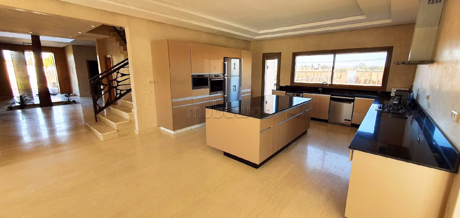 منزل فخم للبيع طريق فاس ب. 5 غرف. أماكن وقوف السيارات وشرفة. 