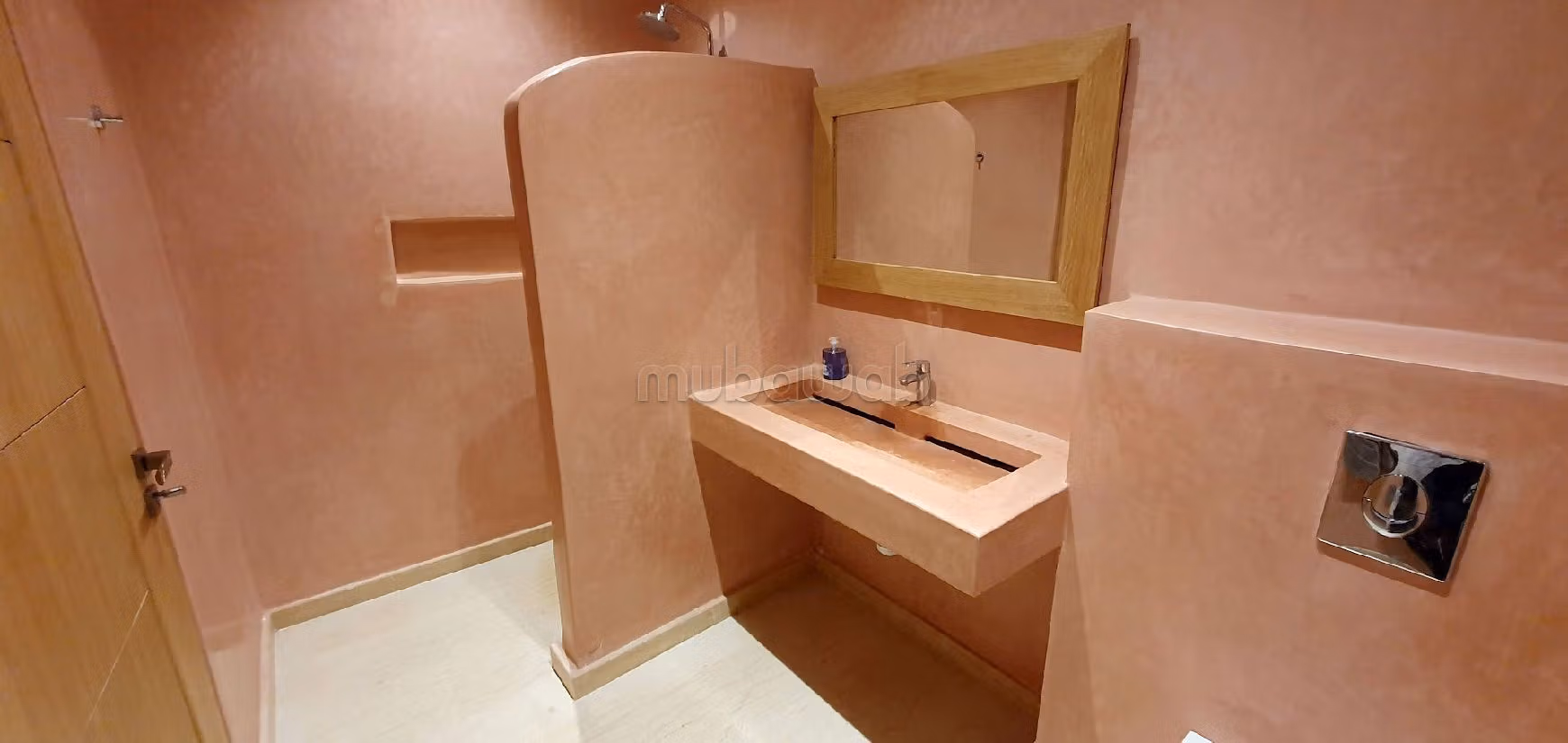 منزل فخم للبيع طريق فاس ب. 5 غرف. أماكن وقوف السيارات وشرفة. 