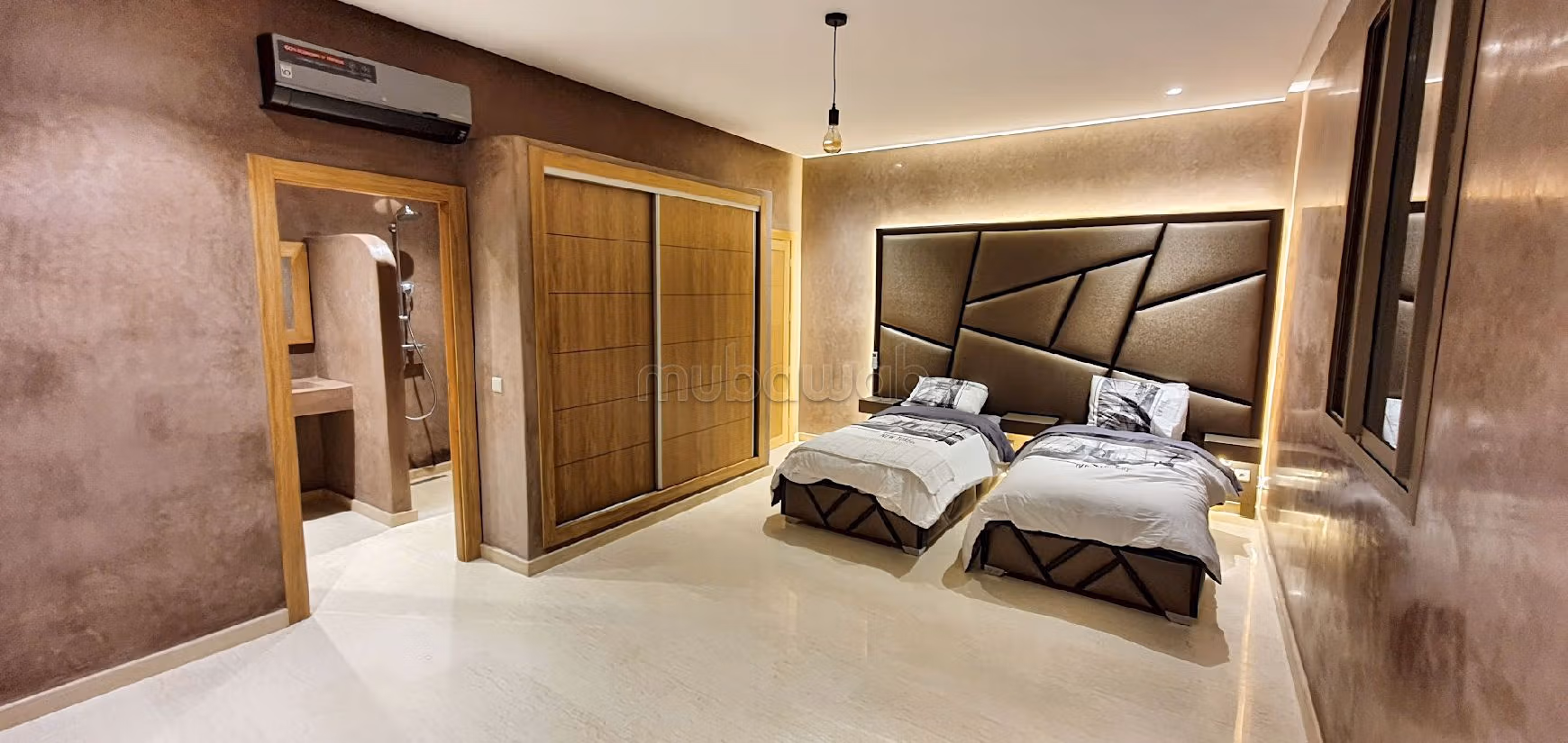 منزل فخم للبيع طريق فاس ب. 5 غرف. أماكن وقوف السيارات وشرفة. 