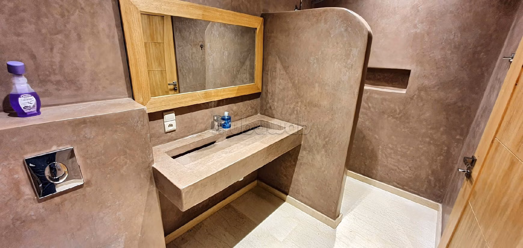 منزل فخم للبيع طريق فاس ب. 5 غرف. أماكن وقوف السيارات وشرفة. 