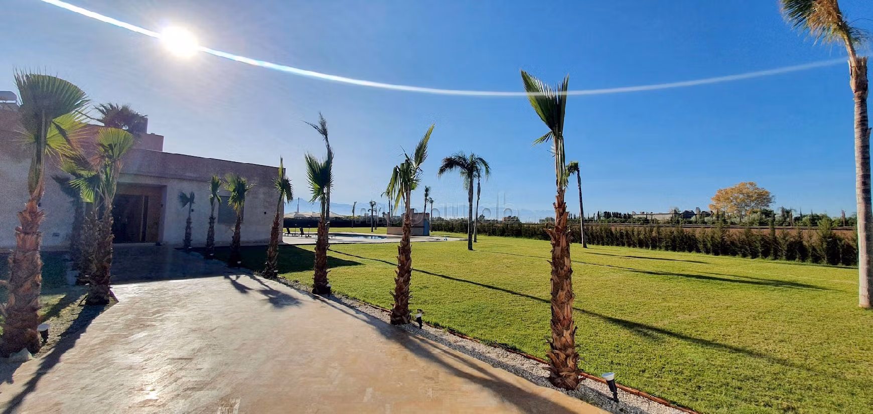 منزل فخم للبيع طريق فاس ب. 5 غرف. أماكن وقوف السيارات وشرفة. 