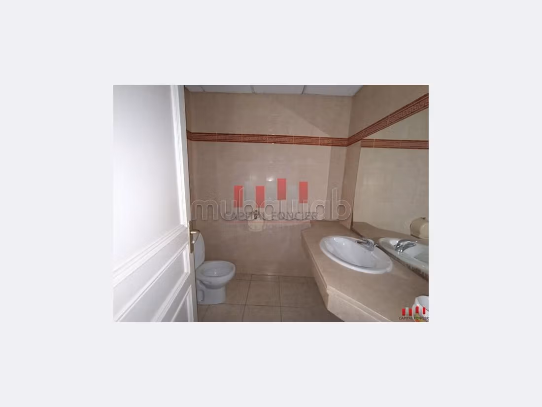 عقارت تجارية للكراء بالدارالبيضاء. المساحة الإجمالية 147 م². 