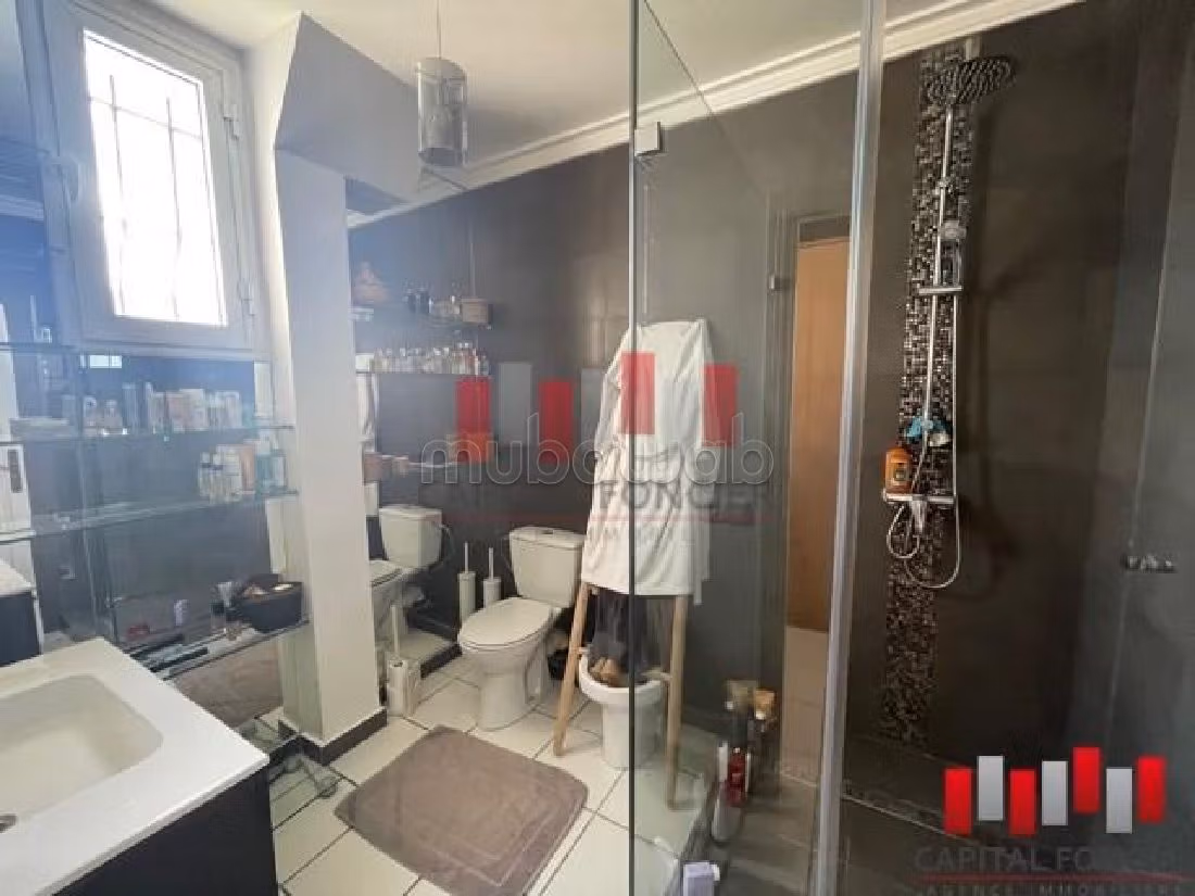 Superbe villa à louer à CIL Hay Salam. 
Surface de 450 m². 
Terrasse et jardin