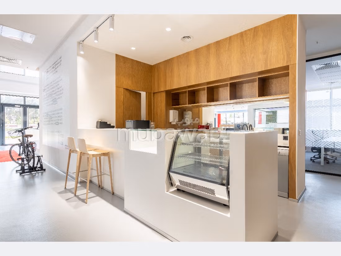Ufficio disponibile in affitto a El Youssoufia. Superficie totale 8 m². Con ascensore e terrazzo