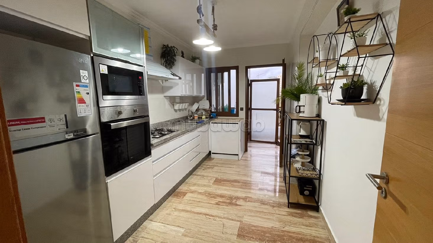 Nu huren: appartementen in Tanger City Center. 6 Ruimtes. Volledig gemeubileerd