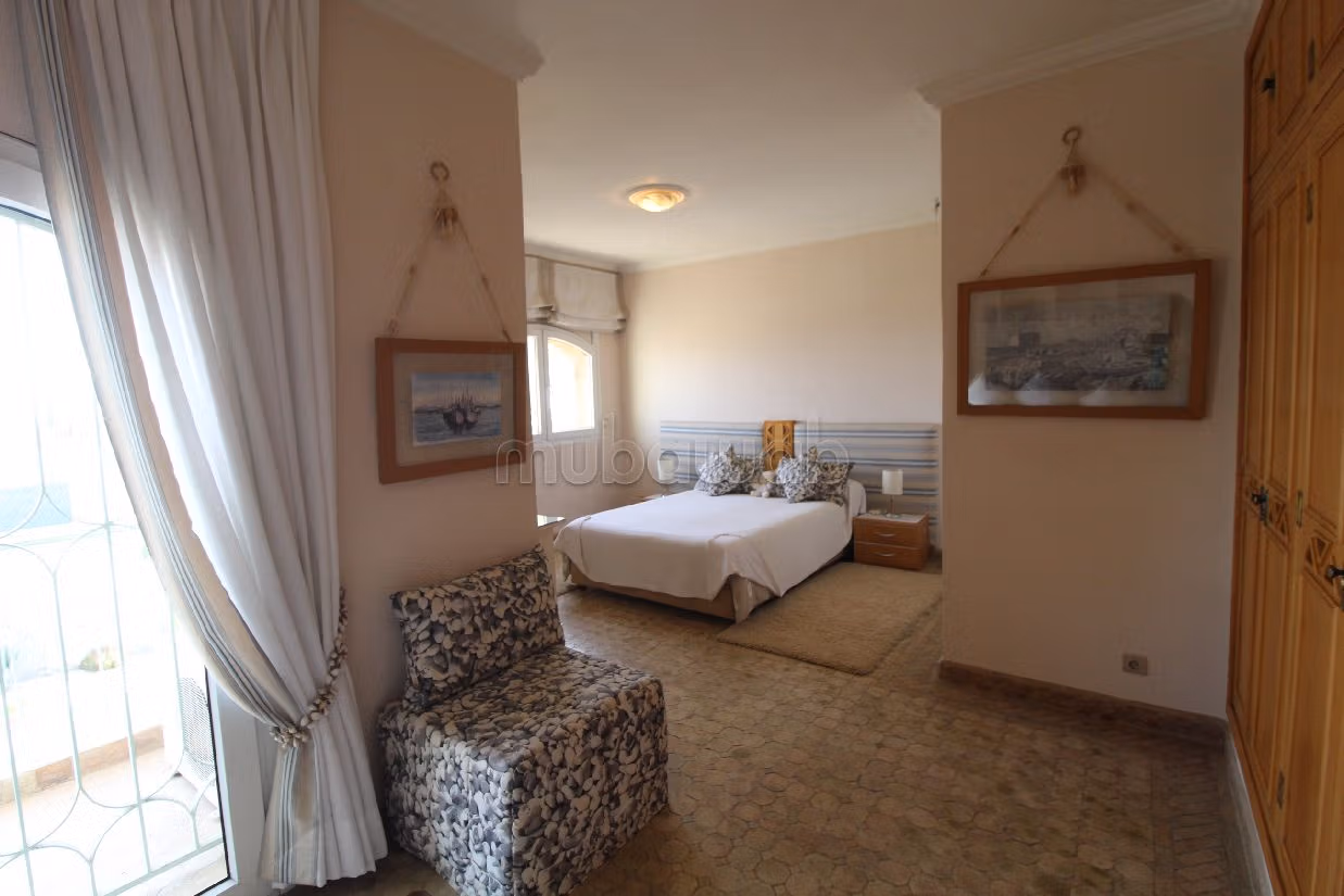 فيلا ممتازة للبيع ب إيليغ. المساحة الإجمالية 629 م². شرفة جميلة وحديقة. 