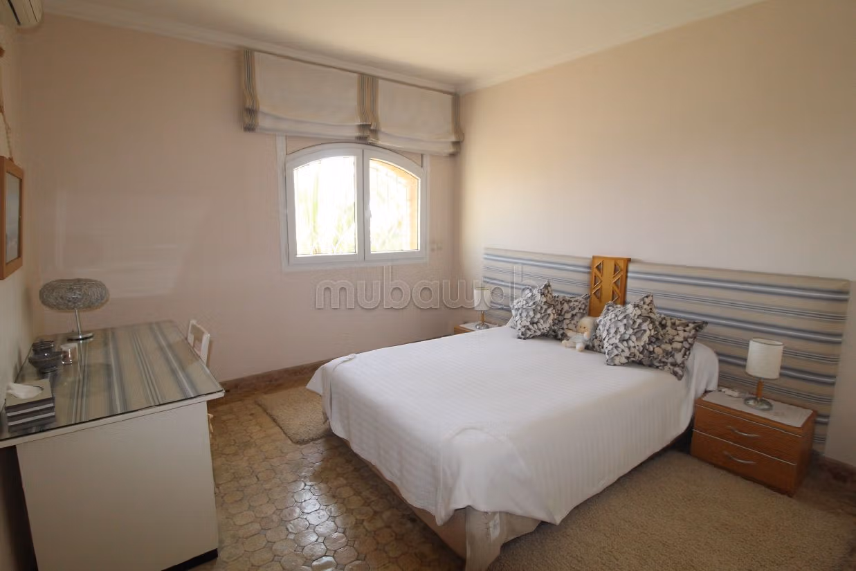 فيلا ممتازة للبيع ب إيليغ. المساحة الإجمالية 629 م². شرفة جميلة وحديقة. 