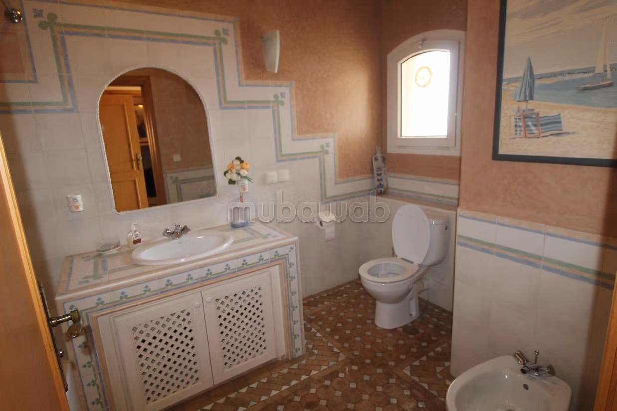 فيلا ممتازة للبيع ب إيليغ. المساحة الإجمالية 629 م². شرفة جميلة وحديقة. 