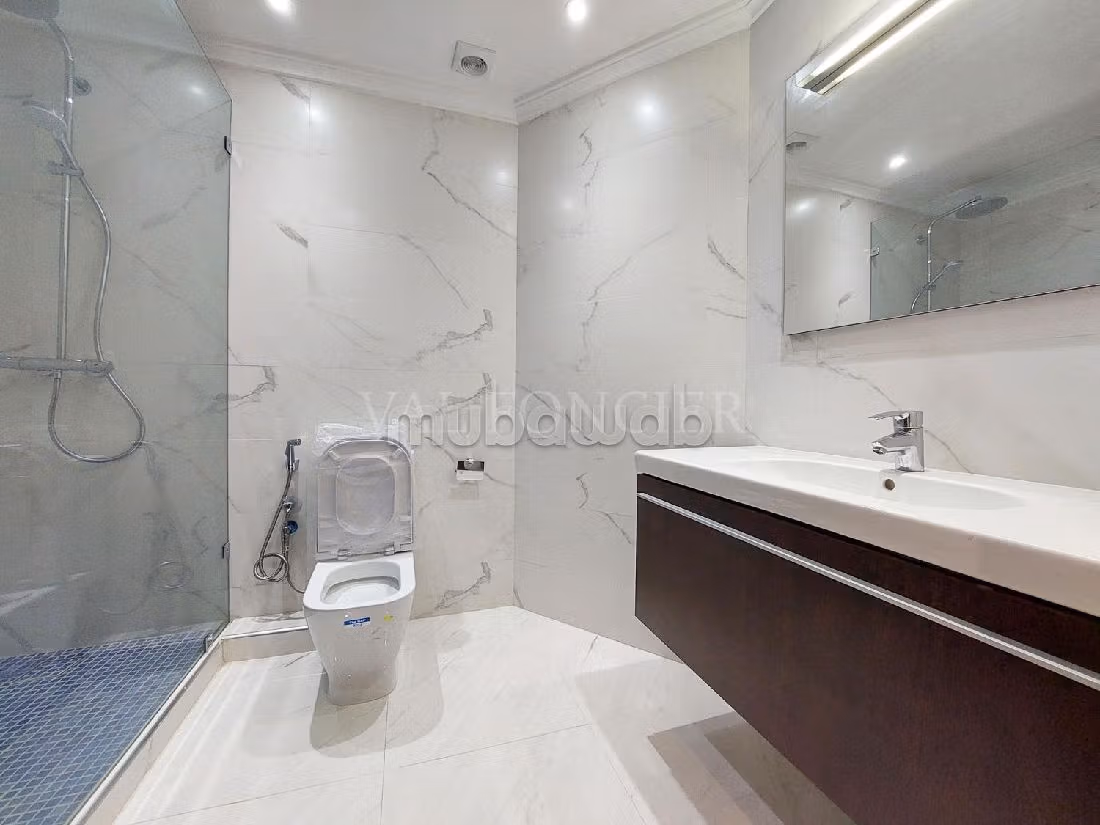 Find an apartment for rent in Racine. Area 134 m². Car park. 