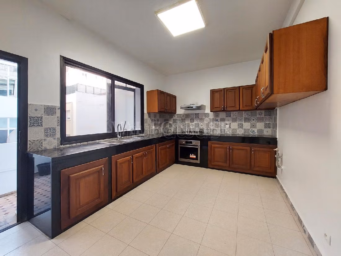 Find an apartment for rent in Racine. Area 134 m². Car park. 