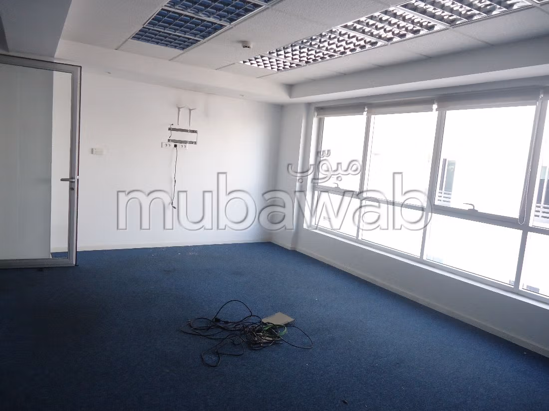 Offices for rent in Anfa. Small area 308 m². Lift and garage
