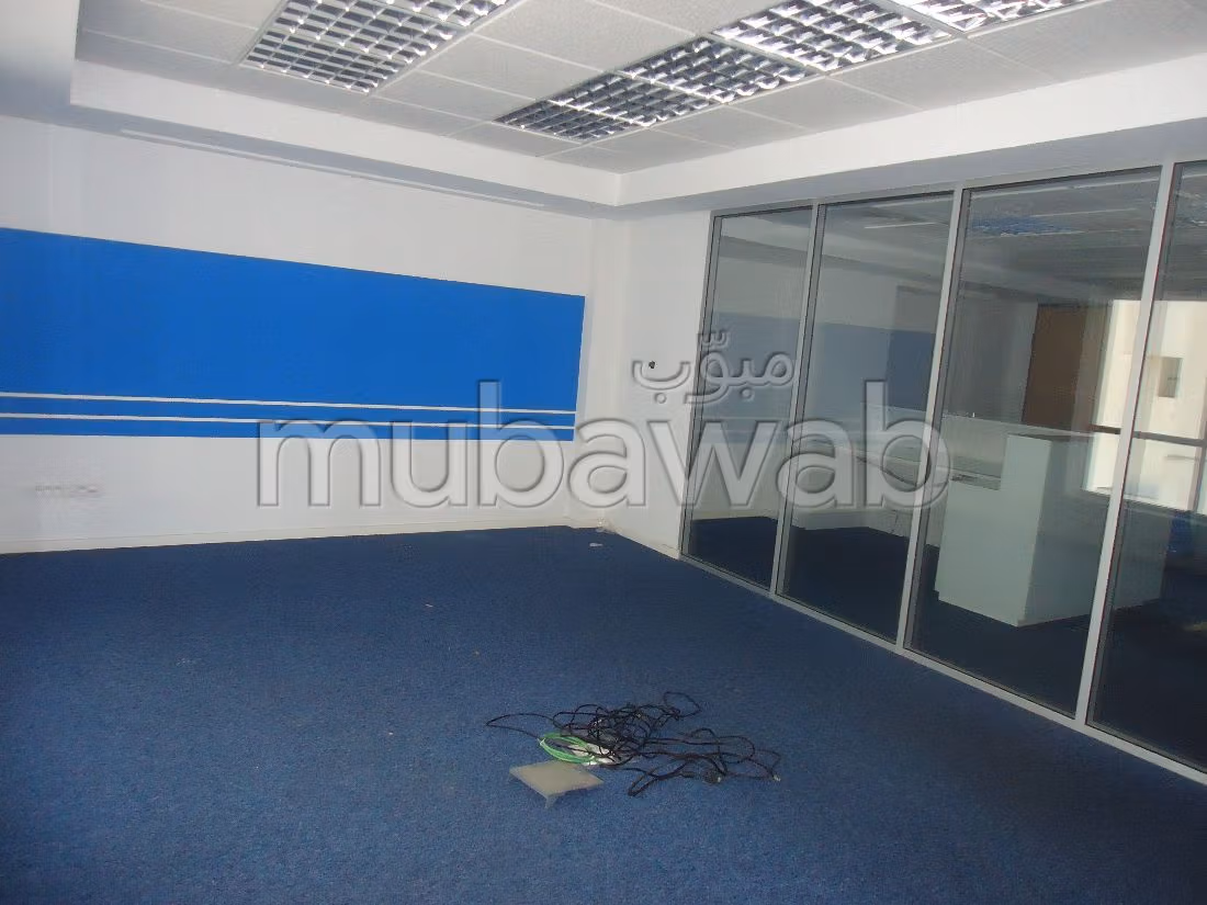 Offices for rent in Anfa. Small area 308 m². Lift and garage