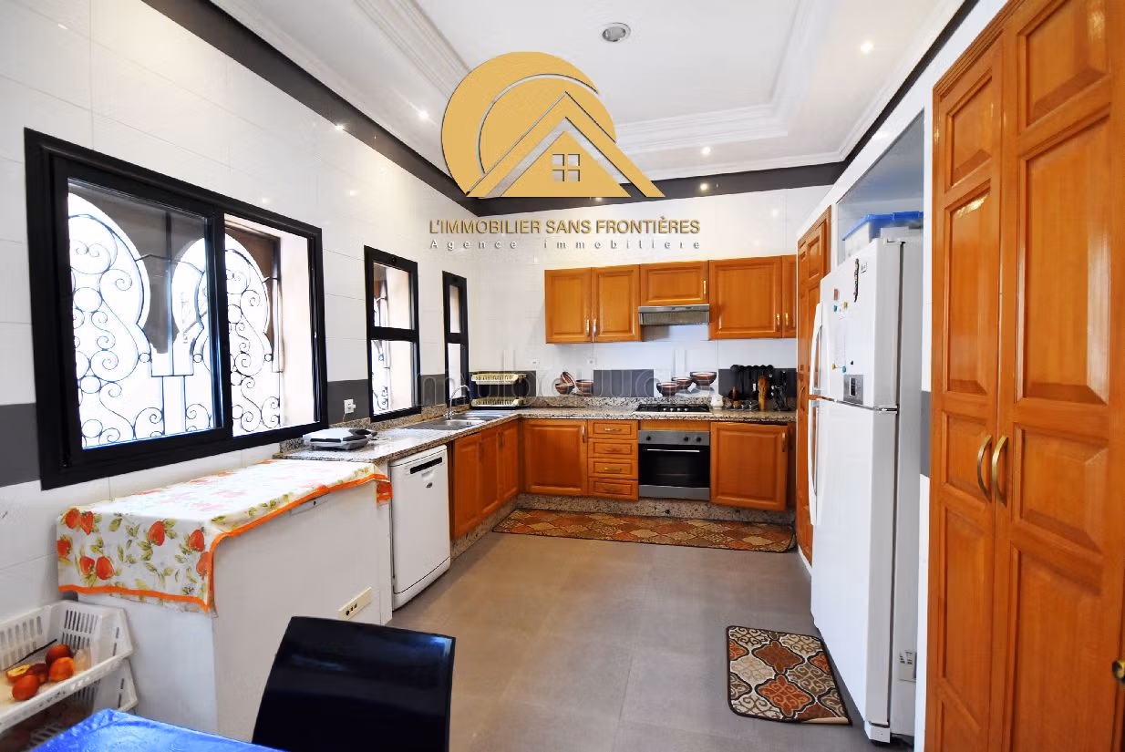 فيلا ممتازة للبيع بطريق أكادير الصويرة. 4 غرف جميلة. مفروشة. 