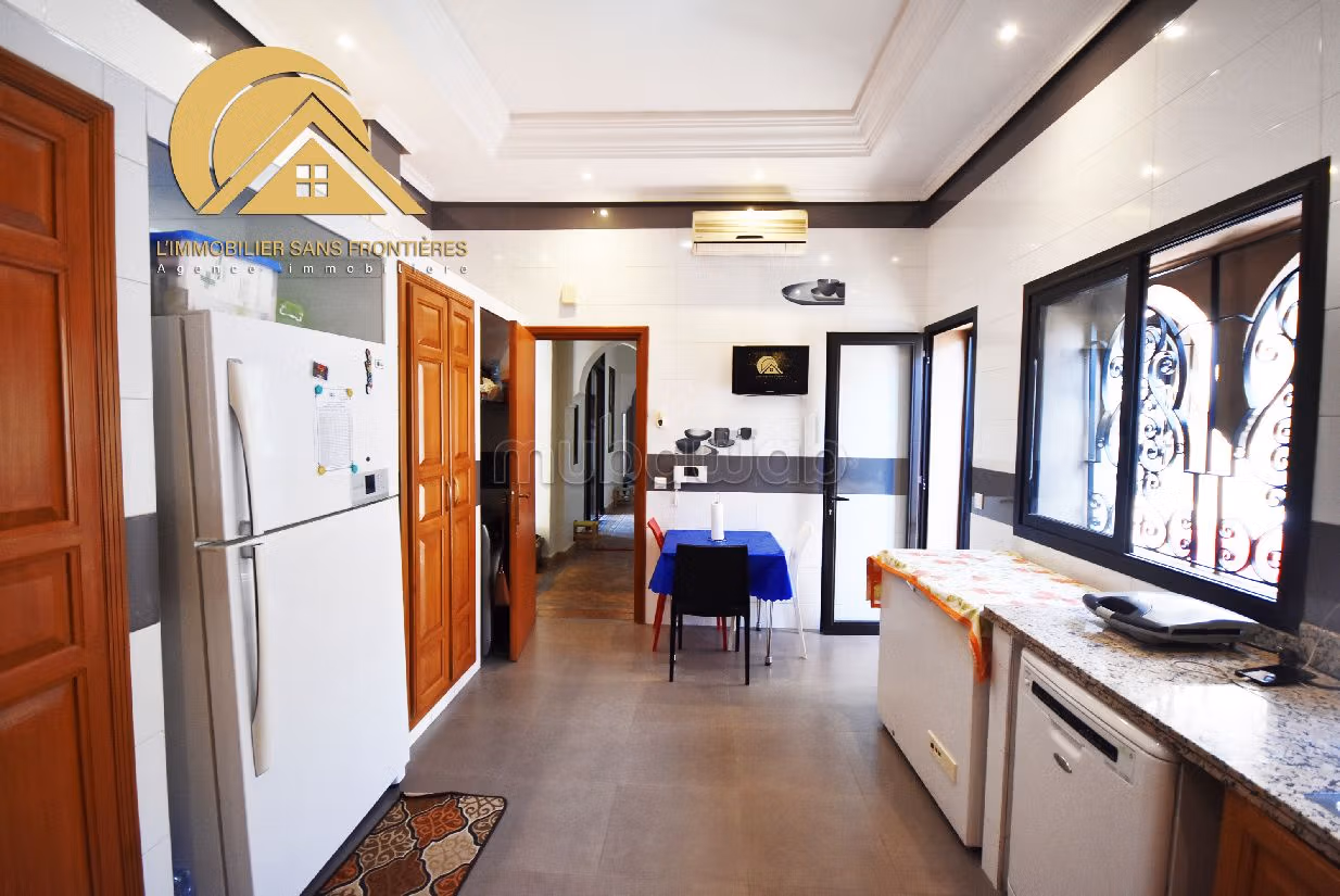 فيلا ممتازة للبيع بطريق أكادير الصويرة. 4 غرف جميلة. مفروشة. 