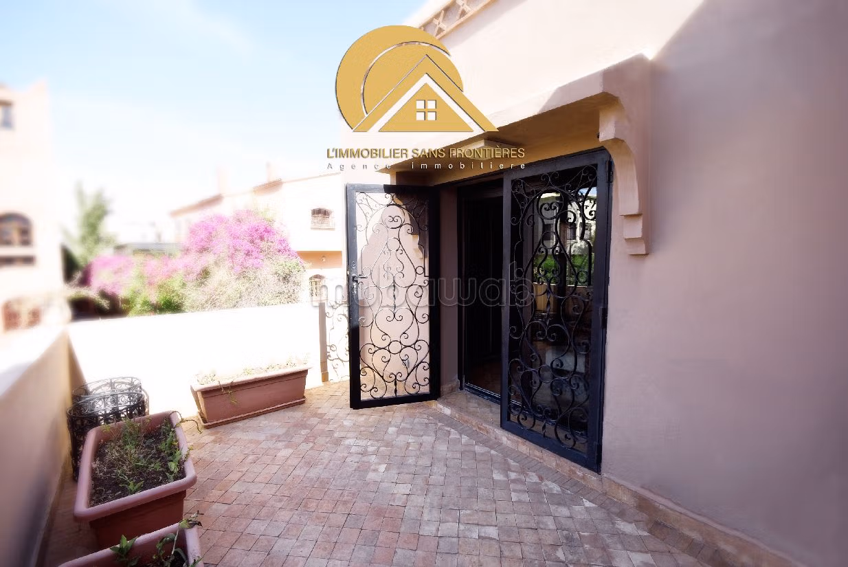 فيلا ممتازة للبيع بطريق أكادير الصويرة. 4 غرف جميلة. مفروشة. 