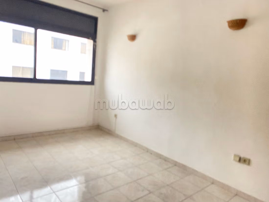 Vente d'un bel appartement à Haut Agdal. 5 pièces confortables. Tout confort avec cheminée et climatisation