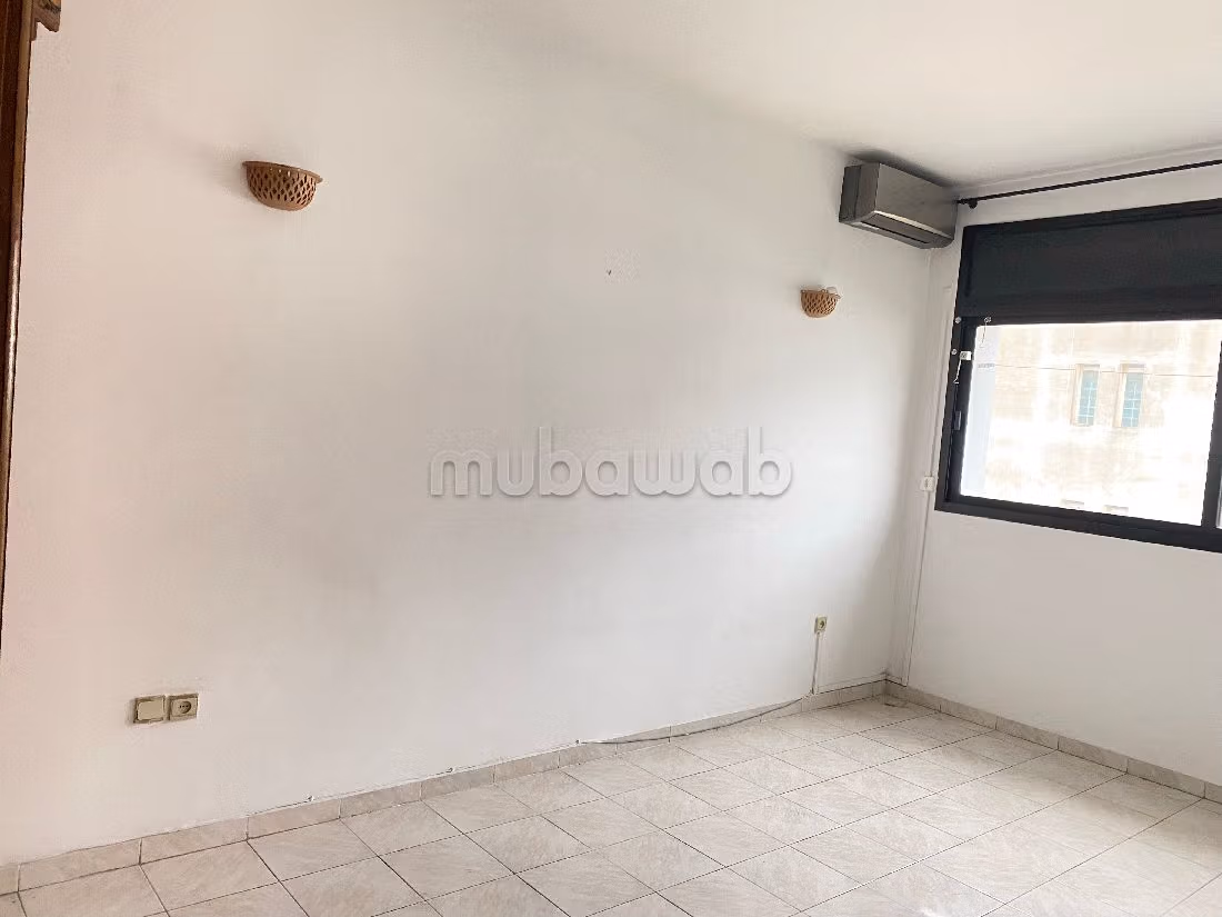 Vente d'un bel appartement à Haut Agdal. 5 pièces confortables. Tout confort avec cheminée et climatisation